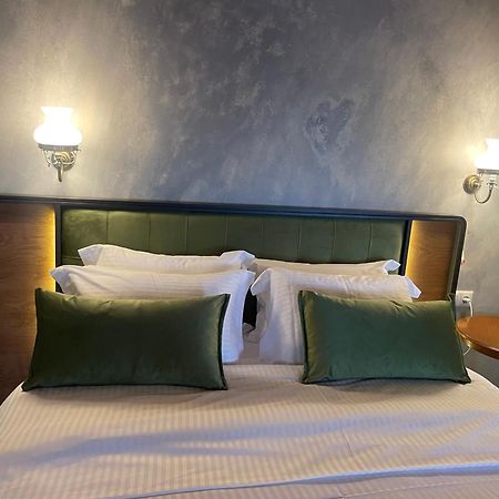 帕莱斯潘蒂雷蒙 佩特里诺旅馆酒店 外观 照片